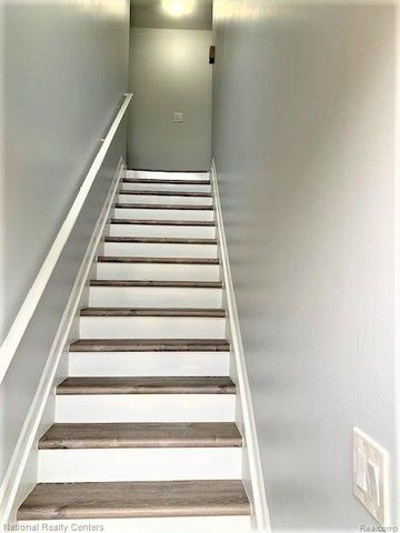 33853 Pondview Circle 23, Livonia, MI 48152