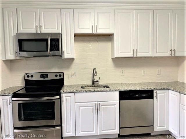 33853 Pondview Circle 23, Livonia, MI 48152