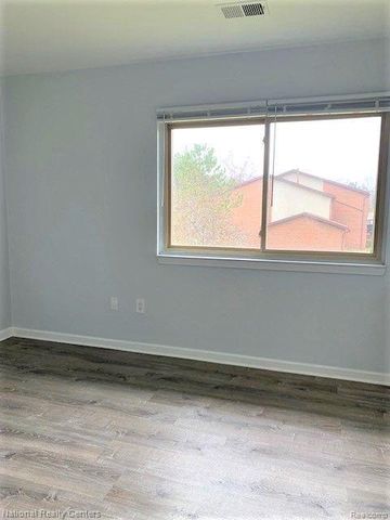 33853 Pondview Circle 23, Livonia, MI 48152