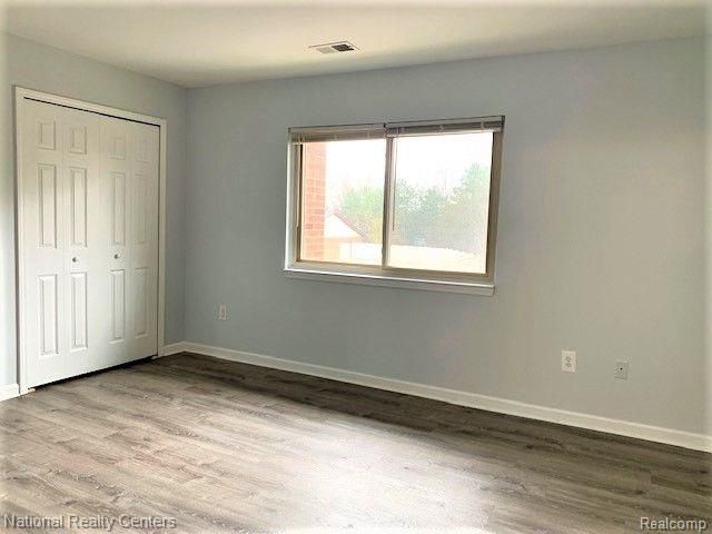 33853 Pondview Circle 23, Livonia, MI 48152