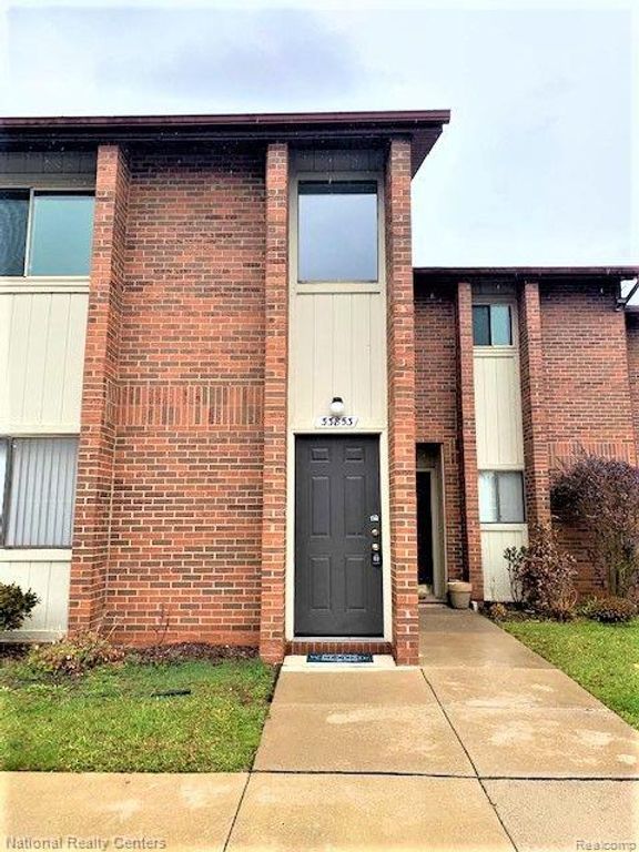 33853 Pondview Circle 23, Livonia, MI 48152