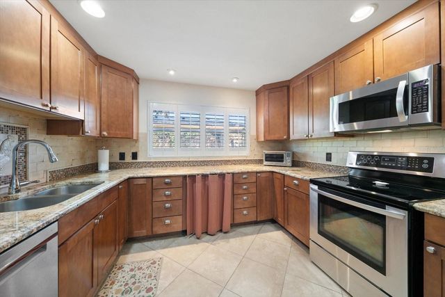 127 OAKWOOD DRIVE, Largo, FL 33770