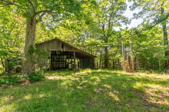592 Eno Rd, Dickson, TN 37055