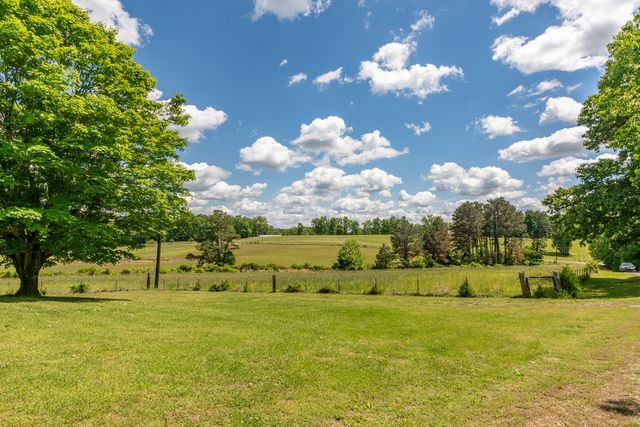 592 Eno Rd, Dickson, TN 37055