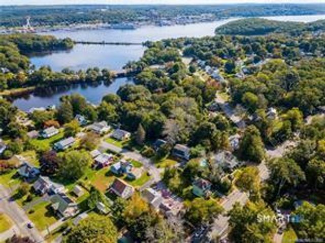 95 Old Norwich Road, Waterford, CT 06375