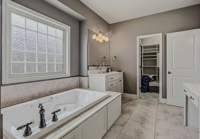 3502 LONGFORDS MILL DR, Columbia, MO 65203