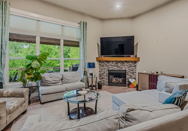 3502 LONGFORDS MILL DR, Columbia, MO 65203