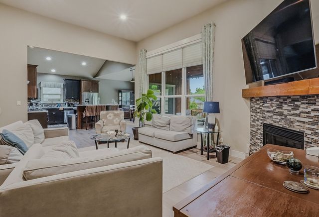 3502 LONGFORDS MILL DR, Columbia, MO 65203