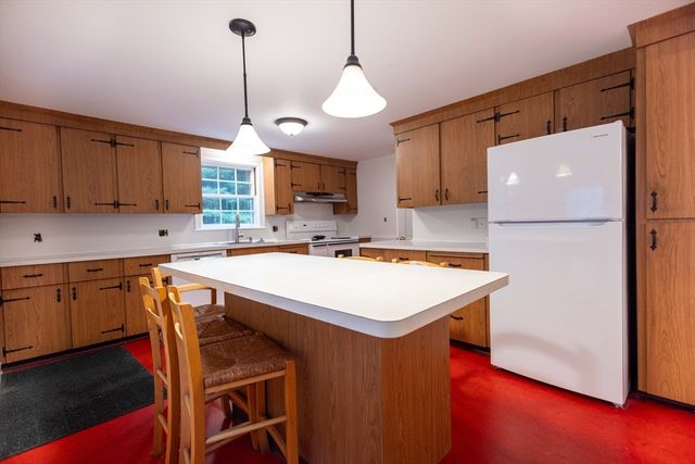 195 Dover Rd, Westwood, MA 02090