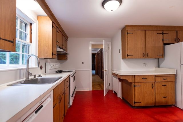 195 Dover Rd, Westwood, MA 02090