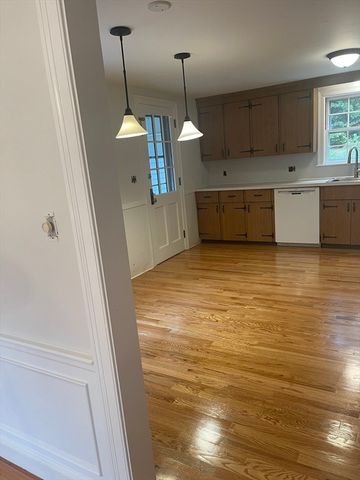 195 Dover Rd, Westwood, MA 02090