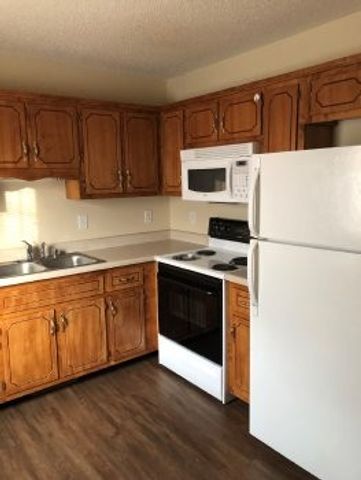 204 Arkansas Ave, Oak Grove, KY 42262