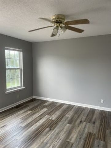 204 Arkansas Ave, Oak Grove, KY 42262