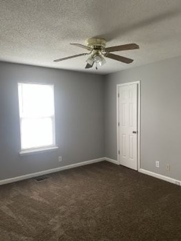 204 Arkansas Ave, Oak Grove, KY 42262