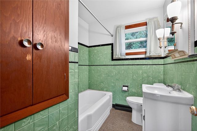 1461 Lynnwood Dr, Hermitage, PA 16148