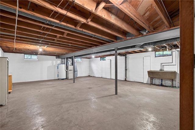 1461 Lynnwood Dr, Hermitage, PA 16148