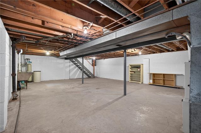 1461 Lynnwood Dr, Hermitage, PA 16148