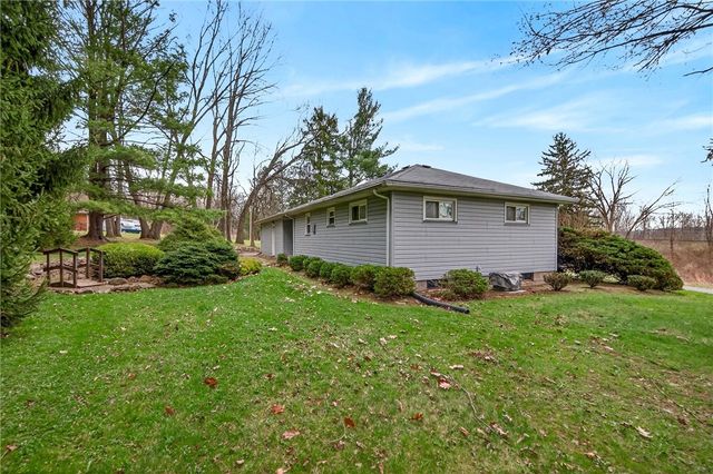 1461 Lynnwood Dr, Hermitage, PA 16148