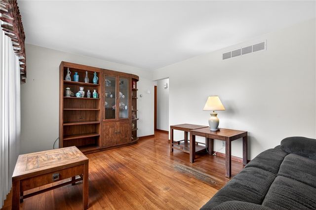 1461 Lynnwood Dr, Hermitage, PA 16148