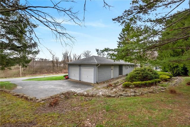 1461 Lynnwood Dr, Hermitage, PA 16148