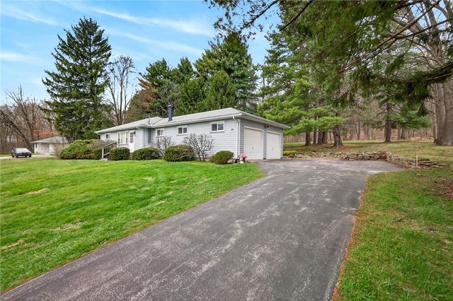 1461 Lynnwood Dr, Hermitage, PA 16148