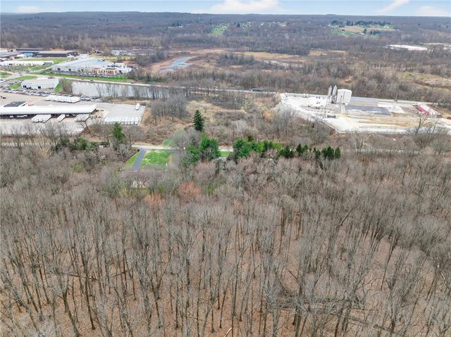 1461 Lynnwood Dr, Hermitage, PA 16148