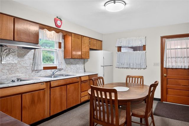 1461 Lynnwood Dr, Hermitage, PA 16148