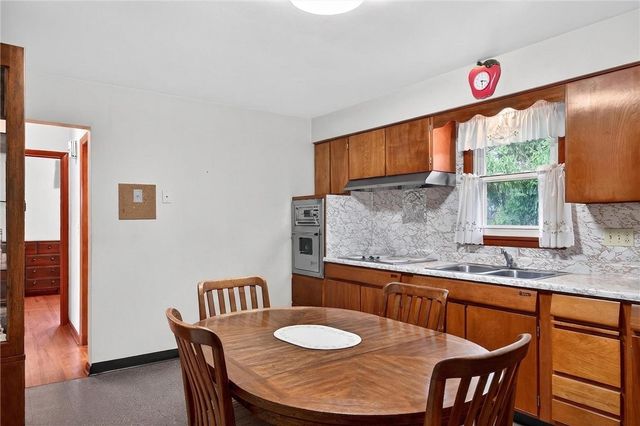 1461 Lynnwood Dr, Hermitage, PA 16148