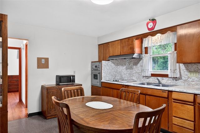 1461 Lynnwood Dr, Hermitage, PA 16148