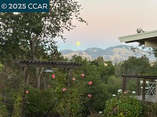 20 Boulevard Ct B, Walnut Creek, CA 94595