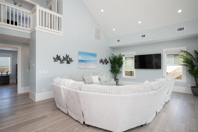 2425 Audubon Avenue, Gilchrist, TX 77617