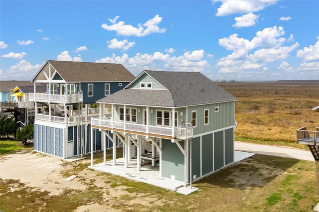 2425 Audubon Avenue, Gilchrist, TX 77617