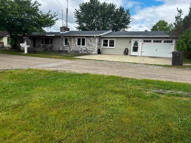 753 Vaniman Island Drive, Brooklyn, MI 49230
