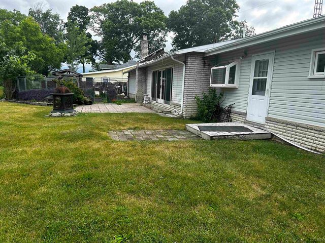 753 Vaniman Island Drive, Brooklyn, MI 49230