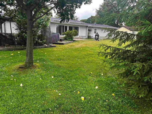 753 Vaniman Island Drive, Brooklyn, MI 49230