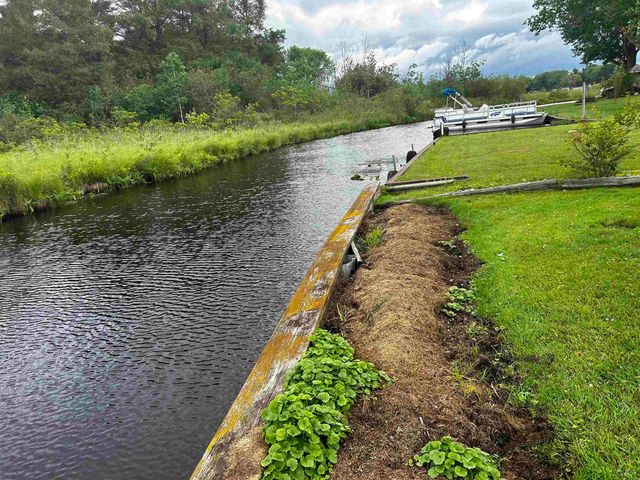 753 Vaniman Island Drive, Brooklyn, MI 49230