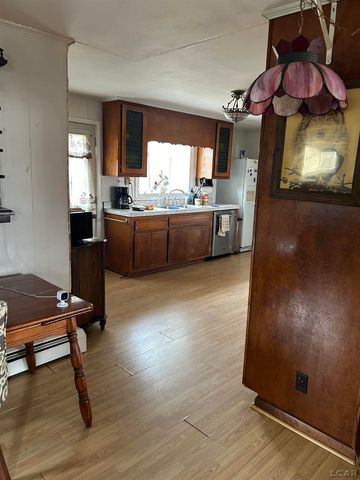 753 Vaniman Island Drive, Brooklyn, MI 49230