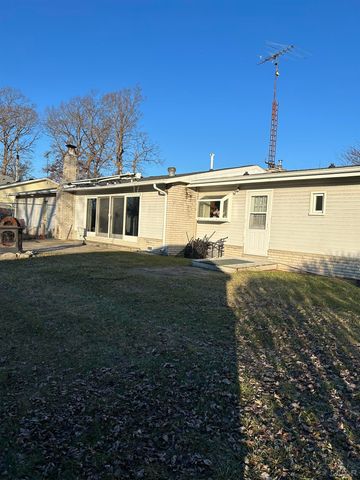 753 Vaniman Island Drive, Brooklyn, MI 49230