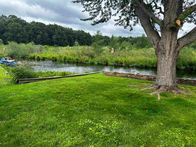 753 Vaniman Island Drive, Brooklyn, MI 49230
