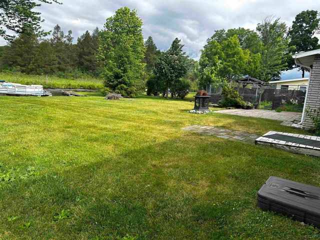 753 Vaniman Island Drive, Brooklyn, MI 49230
