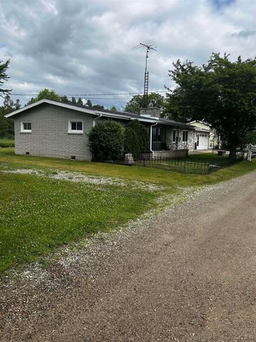 753 Vaniman Island Drive, Brooklyn, MI 49230
