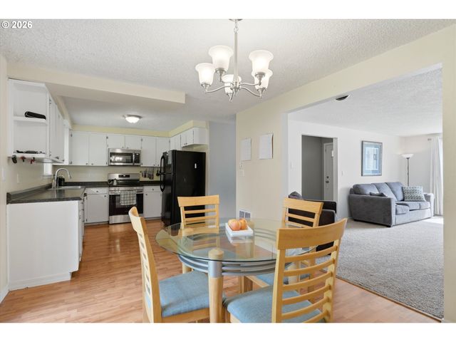 405 Sw ELMWOOD Ave, Mc Minnville, OR 97128