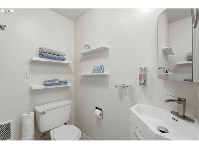 405 Sw ELMWOOD Ave, Mc Minnville, OR 97128