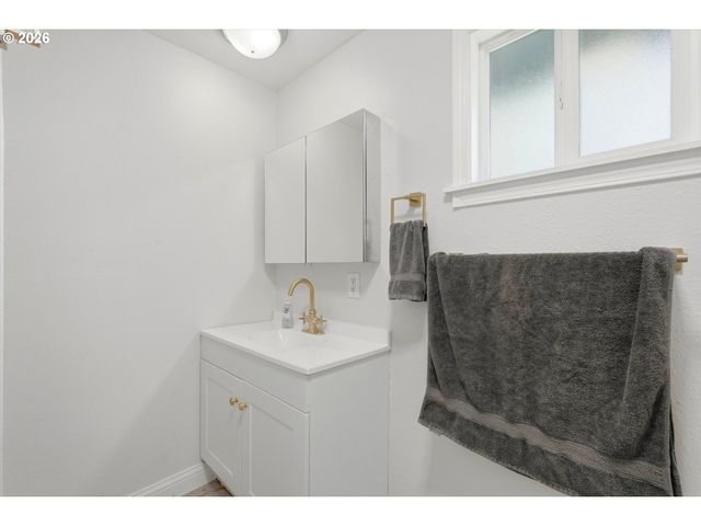 405 Sw ELMWOOD Ave, Mc Minnville, OR 97128