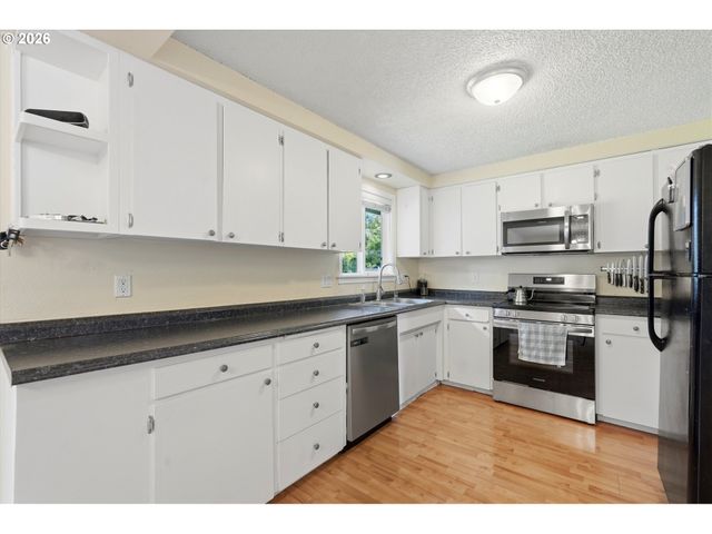405 Sw ELMWOOD Ave, Mc Minnville, OR 97128