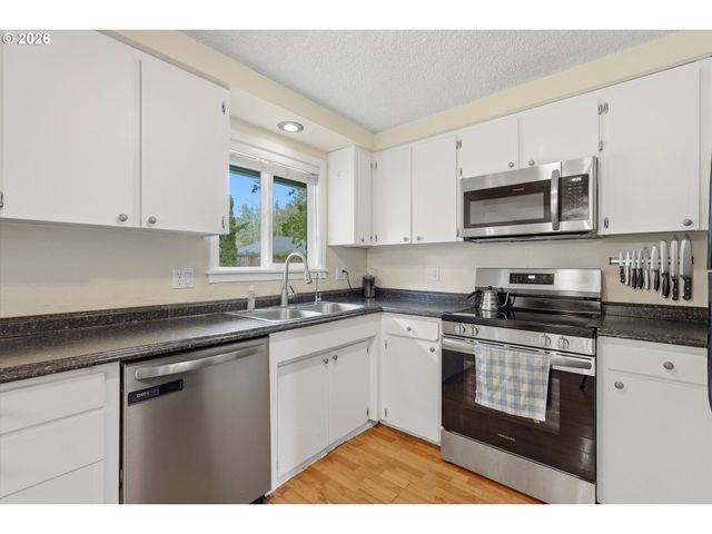 405 Sw ELMWOOD Ave, Mc Minnville, OR 97128