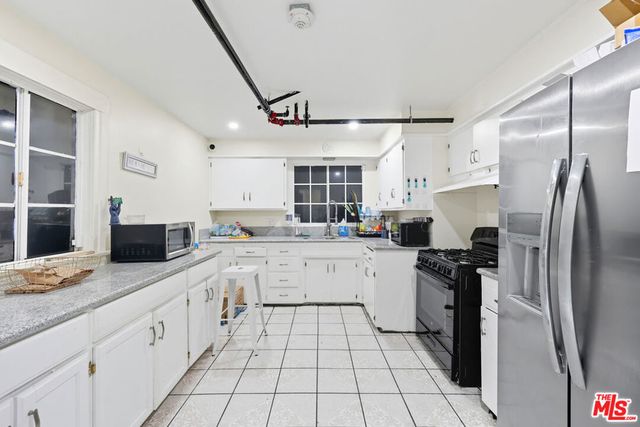 522 W Vernon Avenue, Los Angeles, CA 90037