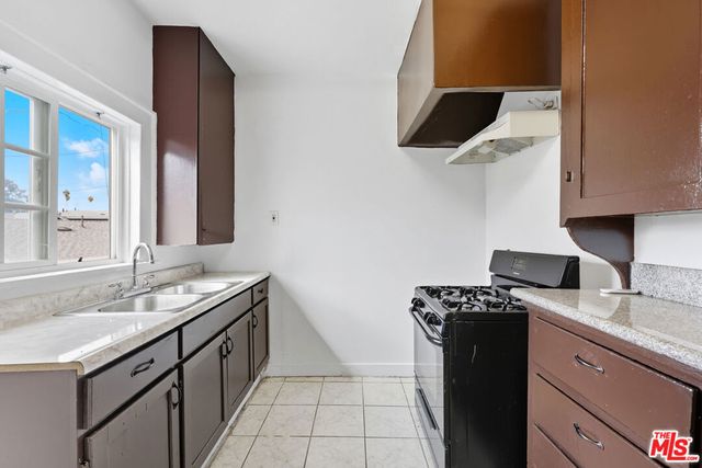 522 W Vernon Avenue, Los Angeles, CA 90037