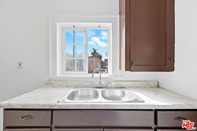 522 W Vernon Avenue, Los Angeles, CA 90037