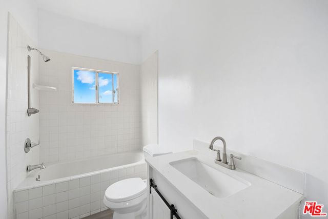 522 W Vernon Avenue, Los Angeles, CA 90037